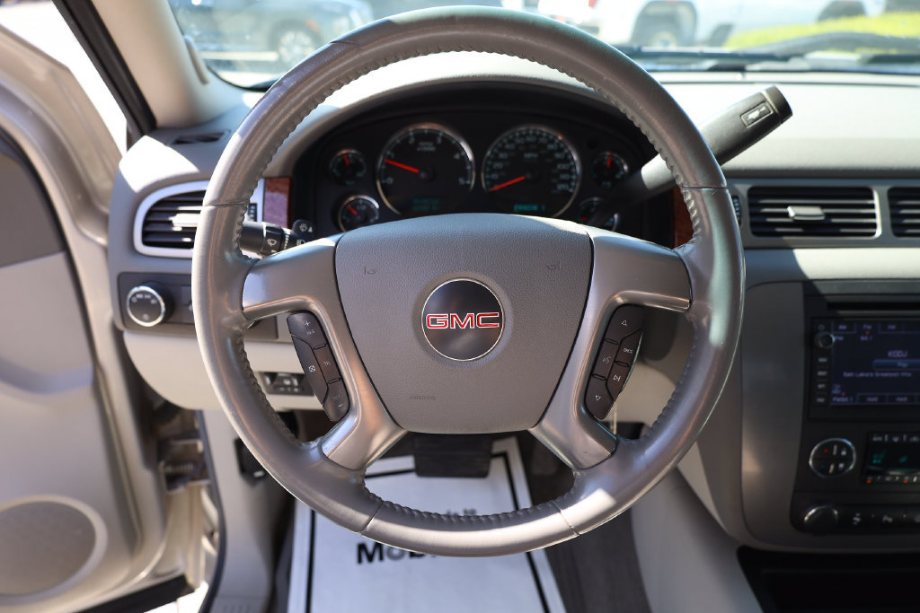Used 2008 GMC Sierra 2500 SLT w/ Z71 Off-Road Package AWD/4WD image 13