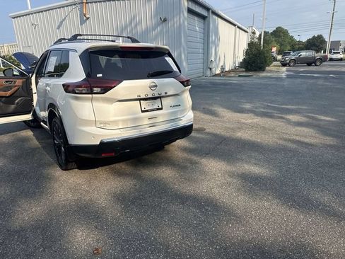 Used 2025 Nissan Rogue Platinum w/ Platinum Premium Package FWD image 37