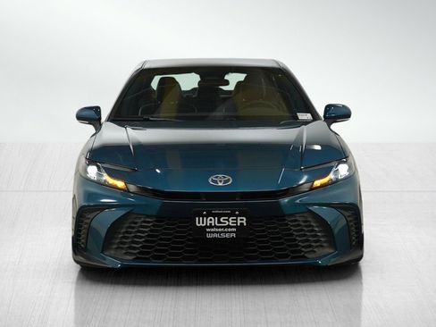 Used 2025 Toyota Camry SE image 8