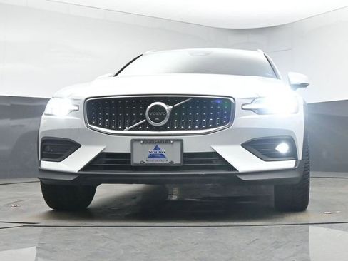 Used 2023 Volvo V60 B5 Cross Country Plus w/ Climate Package image 39
