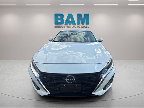 Used 2023 Nissan Altima 2.5 SV image 2