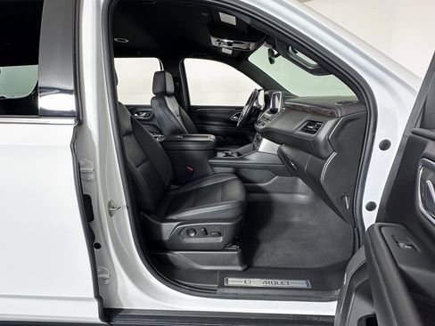 Used 2022 Chevrolet Tahoe LT w/ Luxury Package image 5