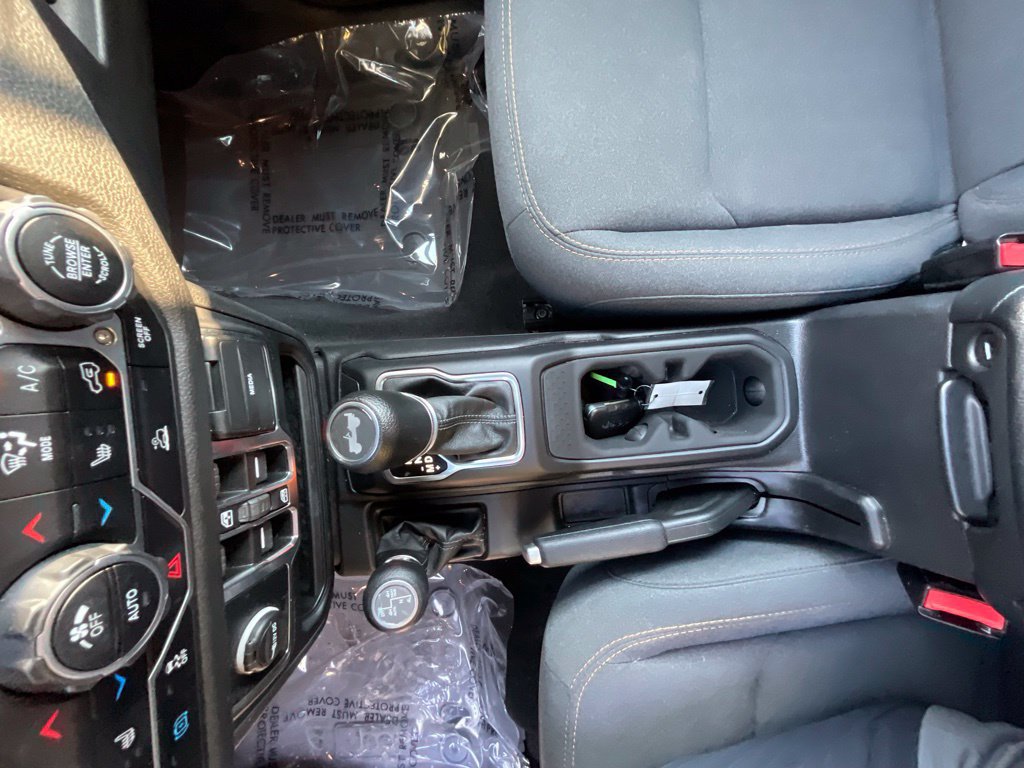 Used 2024 Jeep Wrangler Unlimited w/ Convenience Group AWD/4WD image 20