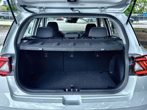 Used 2025 Hyundai Venue SEL FWD image 25