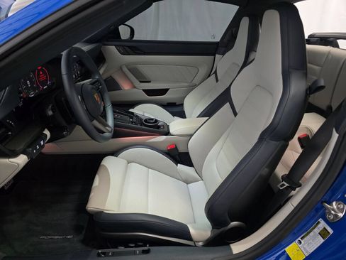 Certified 2026 Porsche 911 Targa 4 GTS AWD/4WD image 17