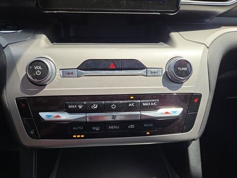 Used 2022 Ford Explorer XLT AWD/4WD image 20