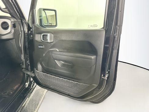 Used 2024 Jeep Wrangler Unlimited w/ Convenience Group AWD/4WD image 29