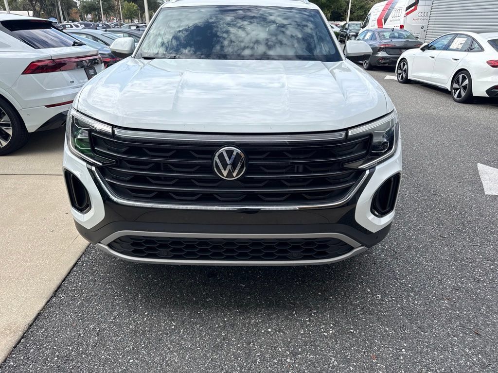 Used 2024 Volkswagen Atlas Cross Sport SE FWD image 2