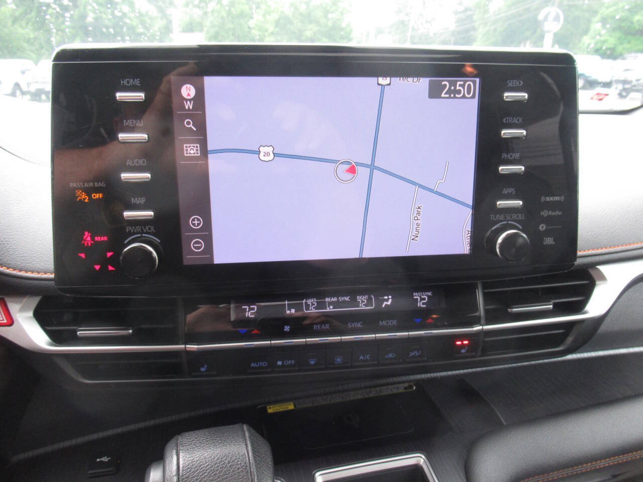 Used 2021 Toyota Sienna XSE w/ XSE Plus Package FWD image 25