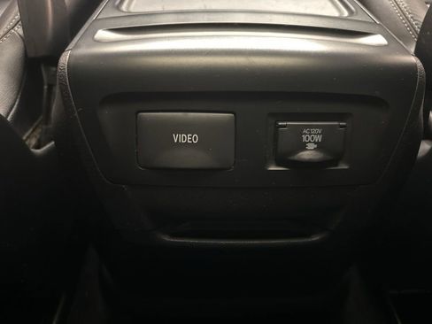 Used 2017 Toyota Sienna SE Premium image 24