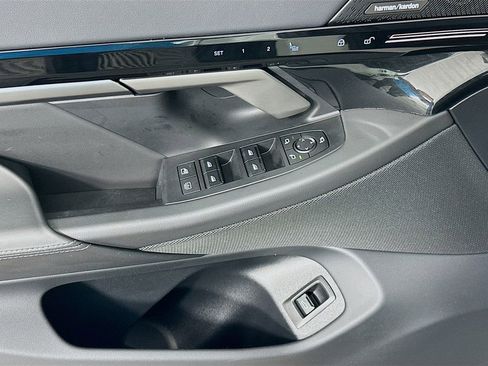 Used 2025 BMW 530i w/ M Sport Package image 18