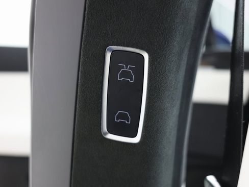 Used 2022 Tesla Model X image 26