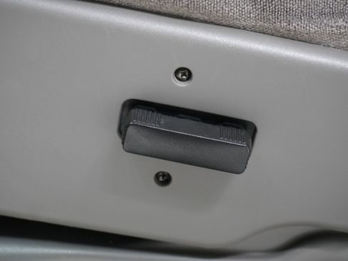 Used 2004 Chevrolet Suburban LS image 12