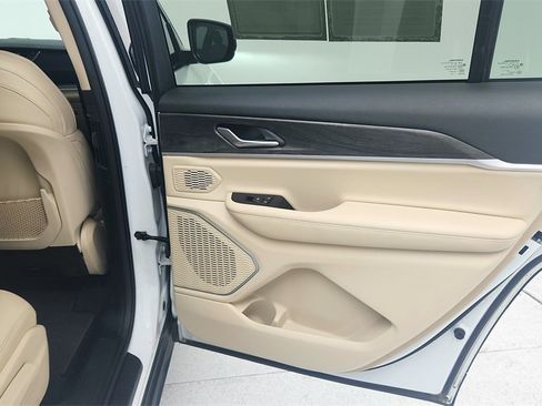 Used 2022 Jeep Grand Cherokee L Limited image 36