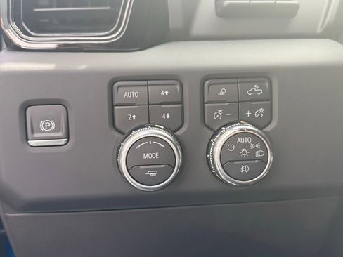 Used 2023 GMC Sierra 1500 AT4 w/ AT4 Premium Package image 41