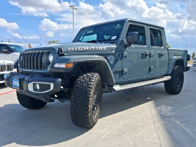 Used 2025 Jeep Gladiator Sport AWD/4WD image 2