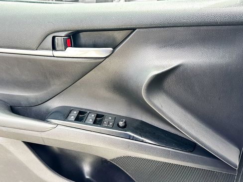 Used 2019 Toyota Camry SE image 19