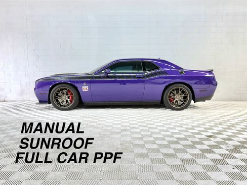 Used 2016 Dodge Challenger SRT Hellcat RWD image 1