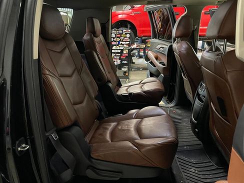 Used 2015 Cadillac Escalade ESV Premium image 15