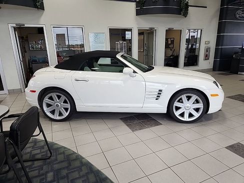 Used 2005 Chrysler Crossfire Limited RWD image 4