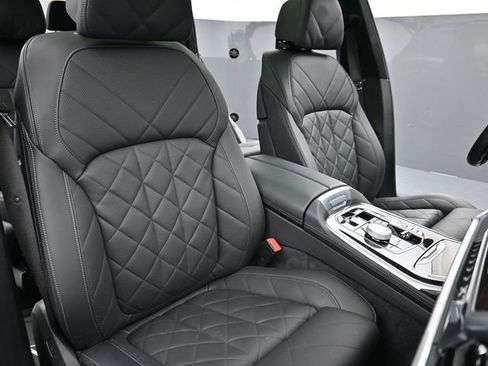 Used 2024 BMW X7 xDrive40i w/ Executive Package image 23