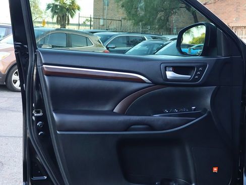 Used 2016 Toyota Highlander Limited Platinum AWD/4WD image 40