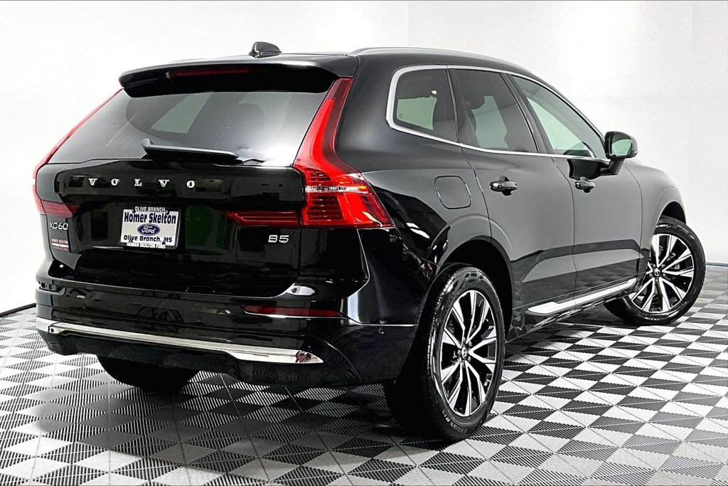 Used 2023 Volvo XC60 B5 Plus FWD image 12