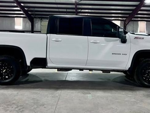 Used 2023 Chevrolet Silverado 2500 LT w/ Convenience Package image 2