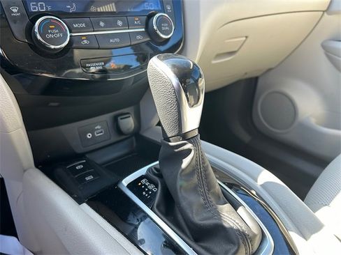 Certified 2022 Nissan Rogue Sport SL w/ Premium Package image 18