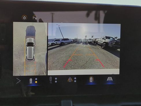 Used 2025 Chevrolet Equinox LT w/ Convenience Package II image 17