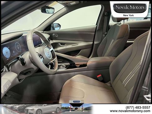 Used 2023 Hyundai Elantra SEL w/ Convenience Package image 16