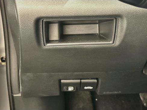 Used 2025 Nissan Versa SV FWD image 17