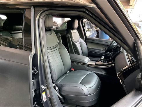 Used 2025 Land Rover Range Rover Sport Dynamic SE image 8