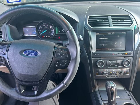 Used 2016 Ford Explorer XLT w/ Equipment Group 202A FWD image 10