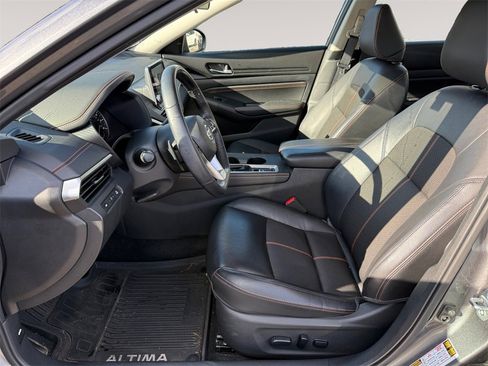 Used 2019 Nissan Altima 2.5 SR w/ SR Premium Package image 2