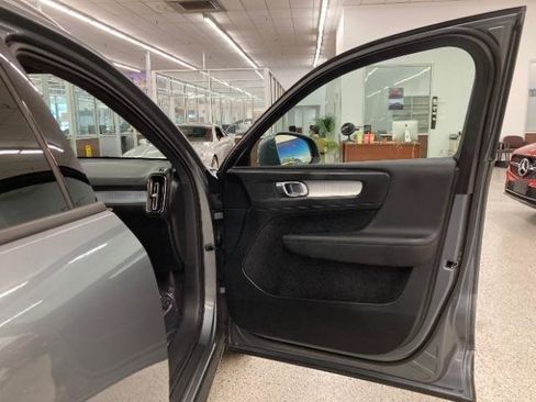 Used 2019 Volvo XC40 T5 Momentum AWD/4WD image 35