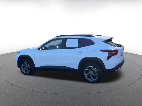 Used 2025 Chevrolet Trax LT image 10