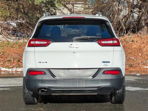 Certified 2017 Jeep Cherokee Latitude w/ Comfort/Convenience Group image 6