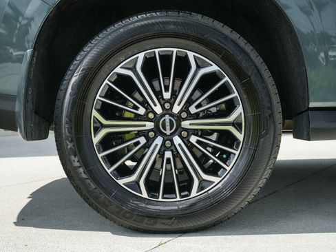 Used 2025 Nissan Armada Platinum image 28