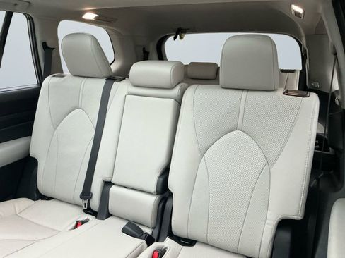 Used 2025 Toyota Grand Highlander AWD Hybrid image 14