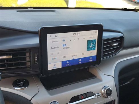 Used 2023 Ford Explorer XLT image 25