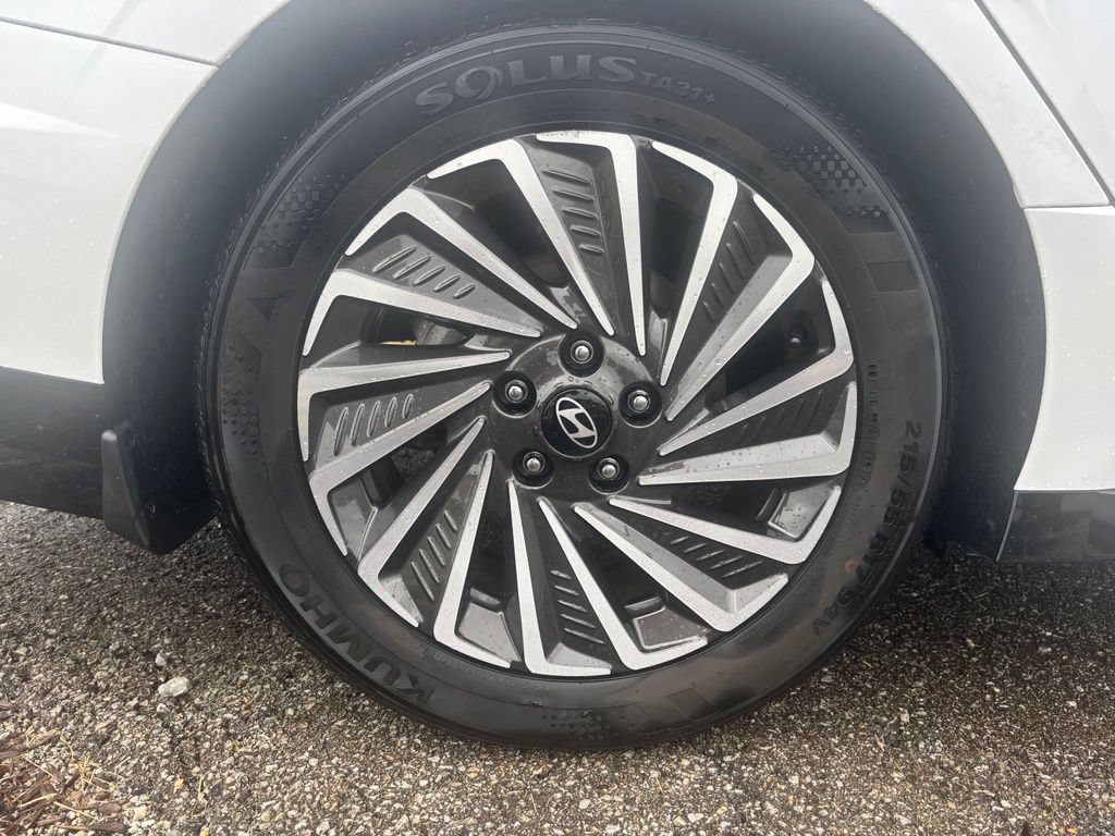 Used 2025 Hyundai Sonata Limited FWD image 17