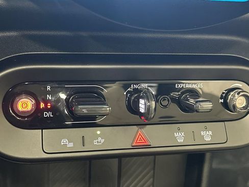 Used 2025 MINI Cooper S FWD image 23