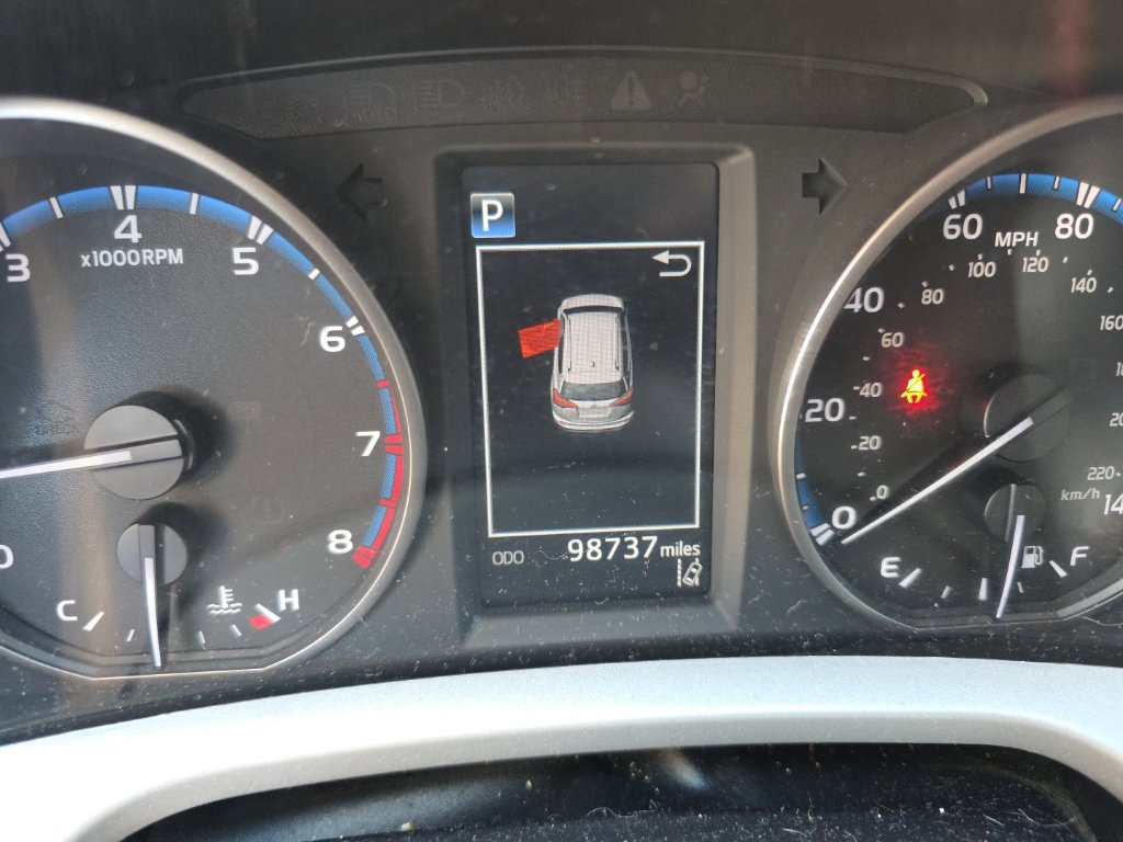 Used 2017 Toyota RAV4 LE FWD image 4