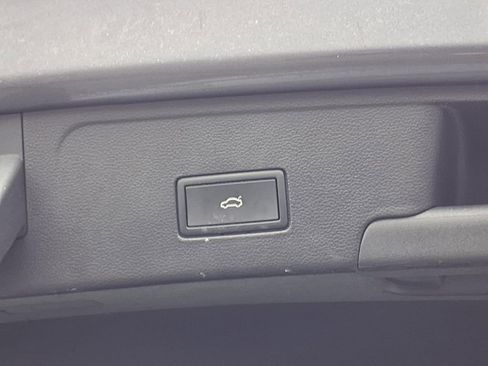 Used 2025 Volkswagen Atlas Cross Sport SE image 15