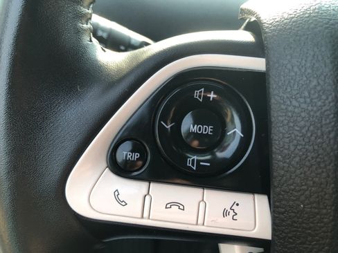 Used 2017 Toyota Prius Prime Advanced FWD image 7