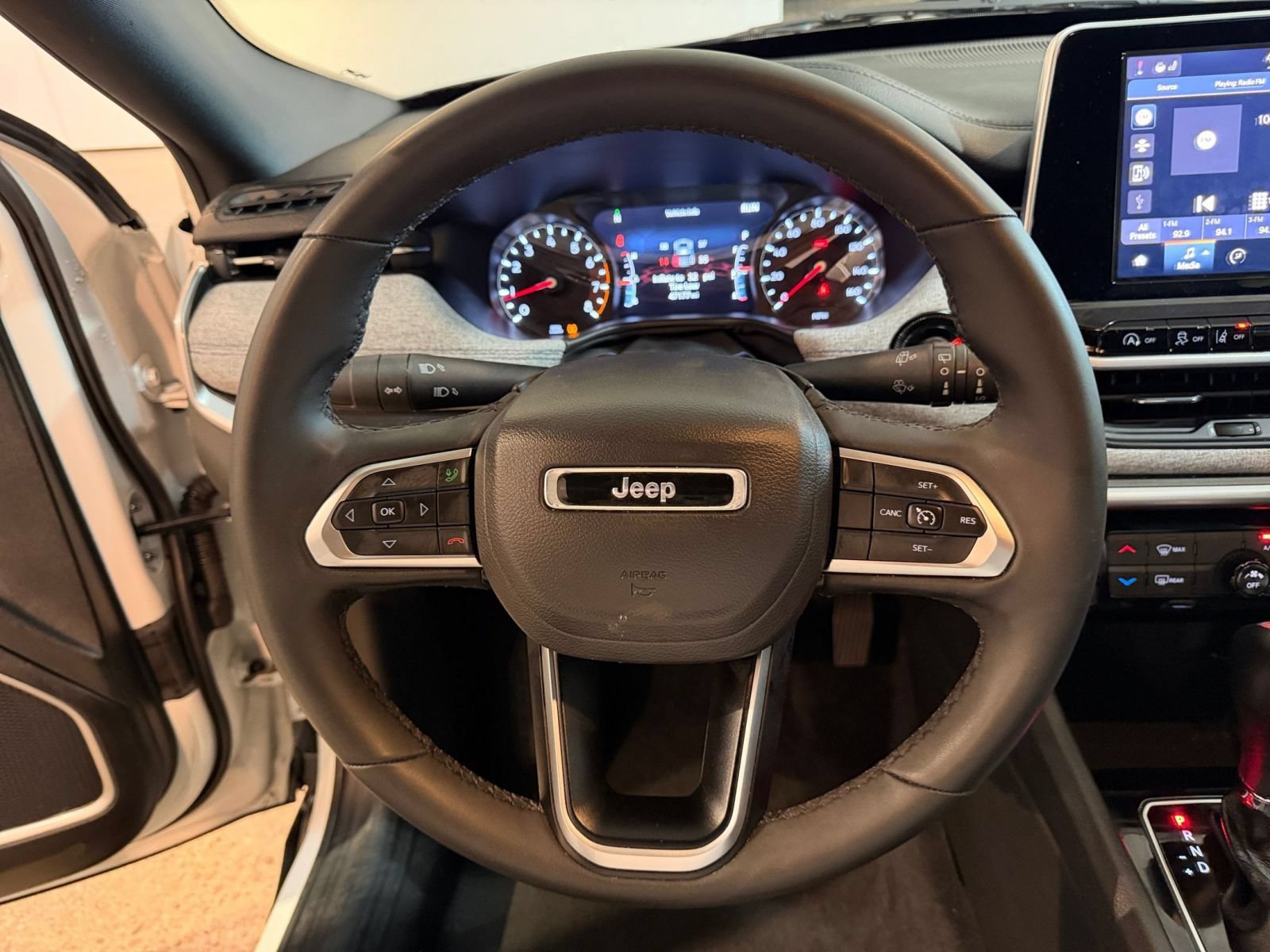 Used 2025 Jeep Compass Latitude AWD/4WD image 27