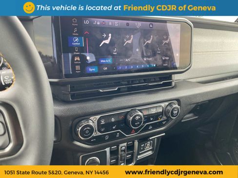 Used 2024 Jeep Gladiator Sport image 15