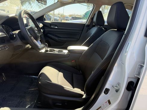 Used 2025 Nissan Altima 2.5 SV image 30