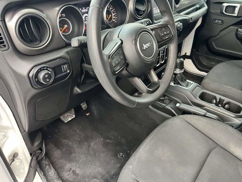 Used 2023 Jeep Gladiator Sport image 21